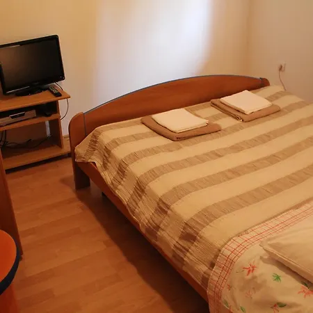Ana Apartment *